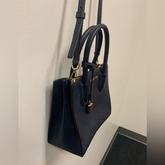 Michael Kors Crossbody - Picture 3 of 11